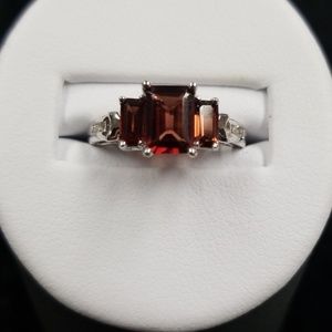 10k white gold garnet ring